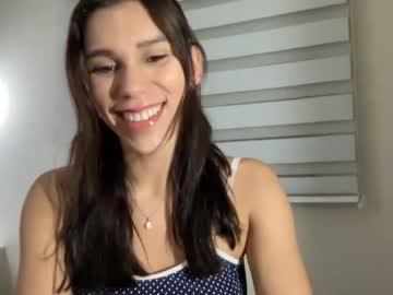 girl
        yourbonie cam image #1169144