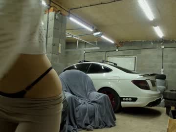 girl
        jenniferden cam image #4024648