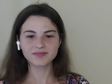 girl
        chamomile19 cam image #1990780