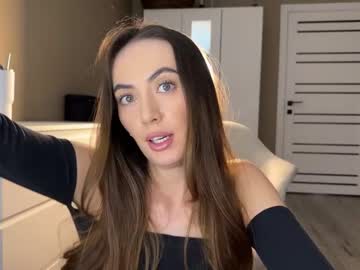 girl
        emily_shak cam image #897605