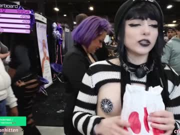 girl
        crimsonkitten cam image #2776454