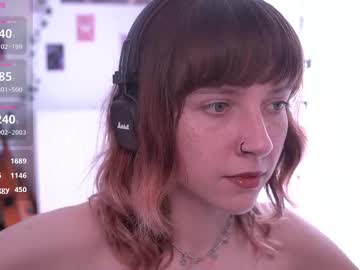 girl
        just_busking cam image #6867224