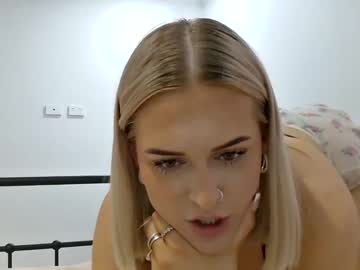 girl
        paigeriellyyy cam image #3537863