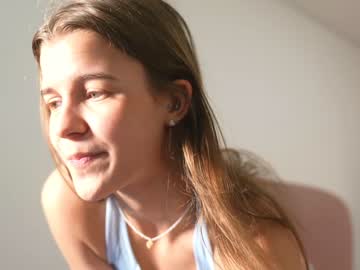 girl
        eli_sun cam image #3319999