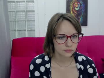 girl
        bright_lucy cam image #4905486