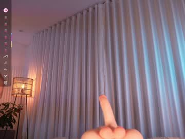 girl
        lau__1 cam image #6491256