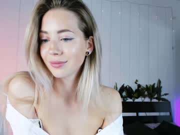 girl
        emmi_rosee cam image #1704977