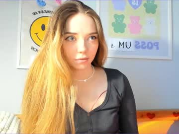 girl
        thisisamelia cam image #3520219