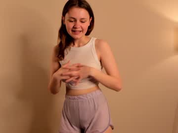 girl
        winniewest_ cam image #1438453