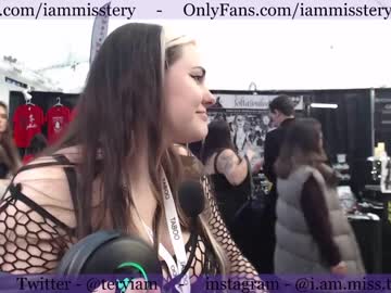 girl
        iammisstery cam image #3437090