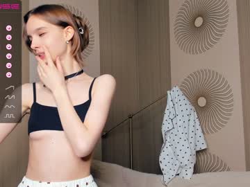 girl
        happiness_call cam image #1979324