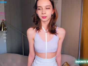girl
        happiness_call cam image #1526716