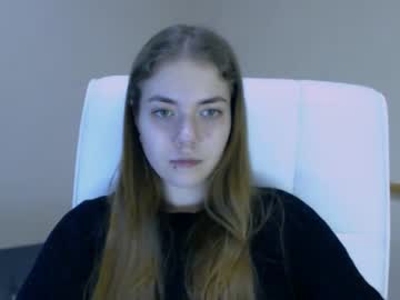 girl
        zoey_deuttch cam image #834826