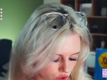 girl
        audreycarvin cam image #5226340