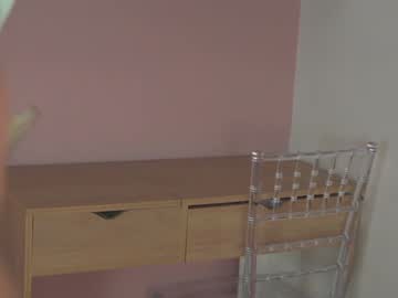 girl
        little_effy18_ cam image #4824769