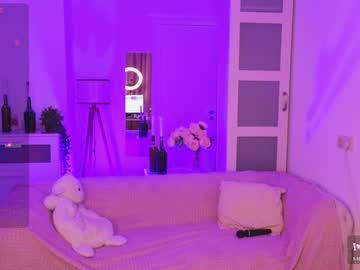 girl
        flowr_rebecca cam image #5729554
