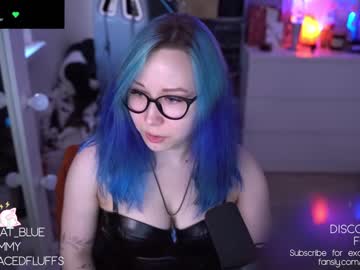 girl
        blue_mooncat cam image #1715710