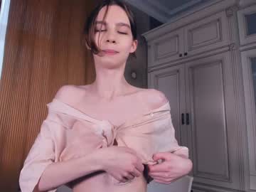 girl
        happiness_call cam image #1200202