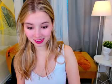girl
        milablush cam image #245455