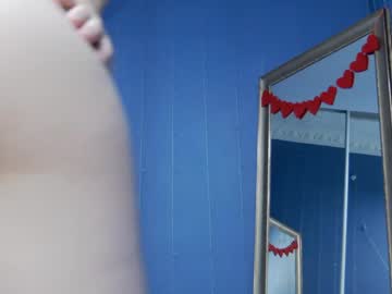 girl
        kriskras__ cam image #4502335
