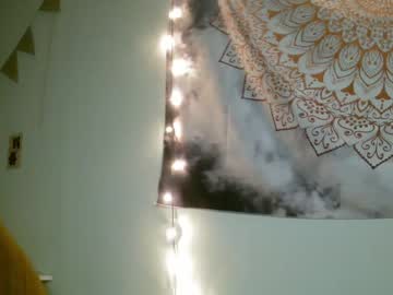 girl
        lillygoodgirll cam image #2445123