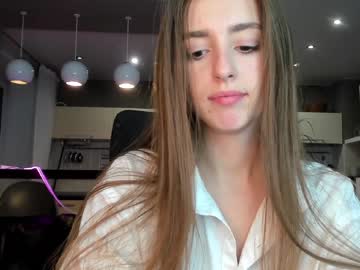 girl
        coy_amina_ cam image #318703