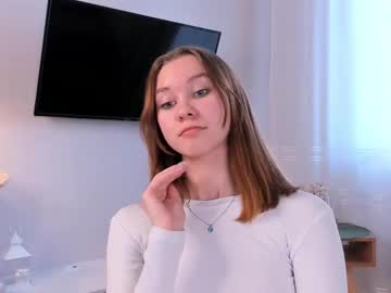 girl
        lynethamm cam image #6882512