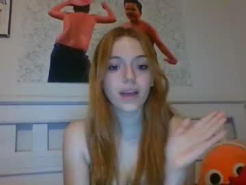 girl
        lilred_69 cam image #2140647