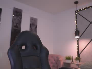 girl
        laura_roldan cam image #4145327