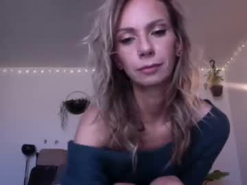 girl
        entheojen cam image #1110381