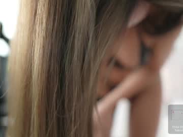 girl
        kissing33 cam image #6875817