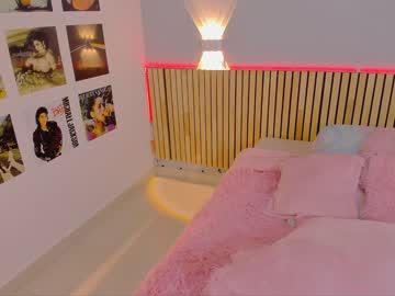 girl
        little_effy18 cam image #2819796