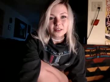girl
        kipsy420 cam image #236774
