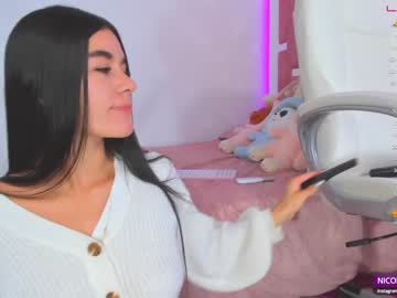 girl
        nicolle_mitchelle cam image #564000