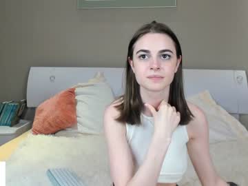 girl
        tiffany_long cam image #1649332