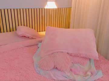 girl
        little_effy18 cam image #2863564