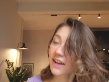 girl
        mia_elfie cam image #4135147