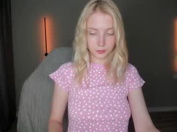 girl
        oh_honey_ cam image #4693450