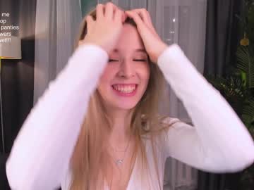 girl
        milablush cam image #648905