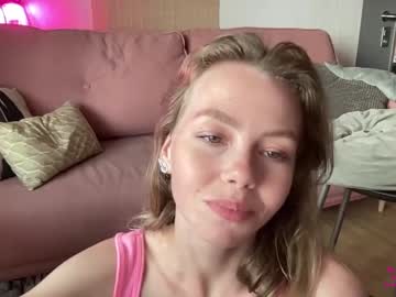 girl
        elli_harmon cam image #1863230