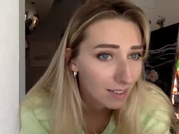 girl
        athenaskisses1 cam image #2145028