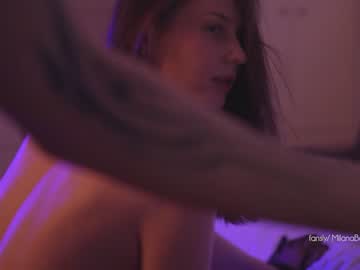 girl
        lina_n_kitty cam image #3356970