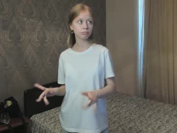 girl
        keeleycoldwell cam image #4403396