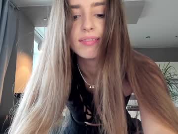 girl
        coy_amina_ cam image #27398