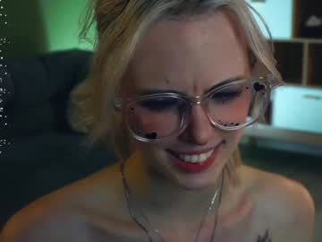 girl
        audreycarvin cam image #4919046