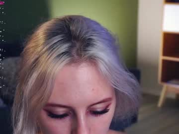 girl
        audreycarvin cam image #4846439