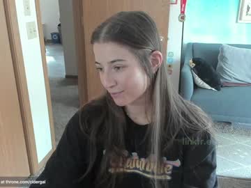 girl
        cidergal69 cam image #5132426