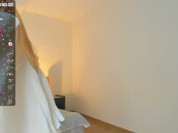girl
        ella_twinkle cam image #2065367