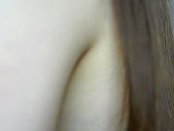 girl
        peek_in_my_window cam image #4594942