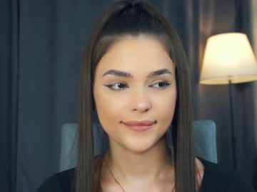 girl
        zarabeamer cam image #6798330